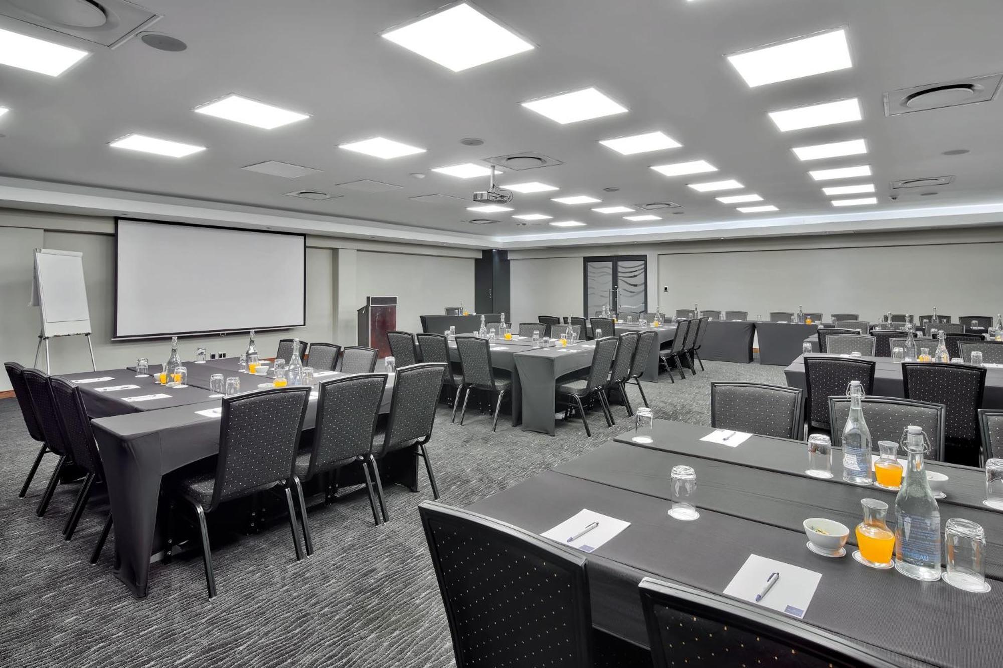 Protea Hotel By Marriott Pretoria Hatfield エクステリア 写真