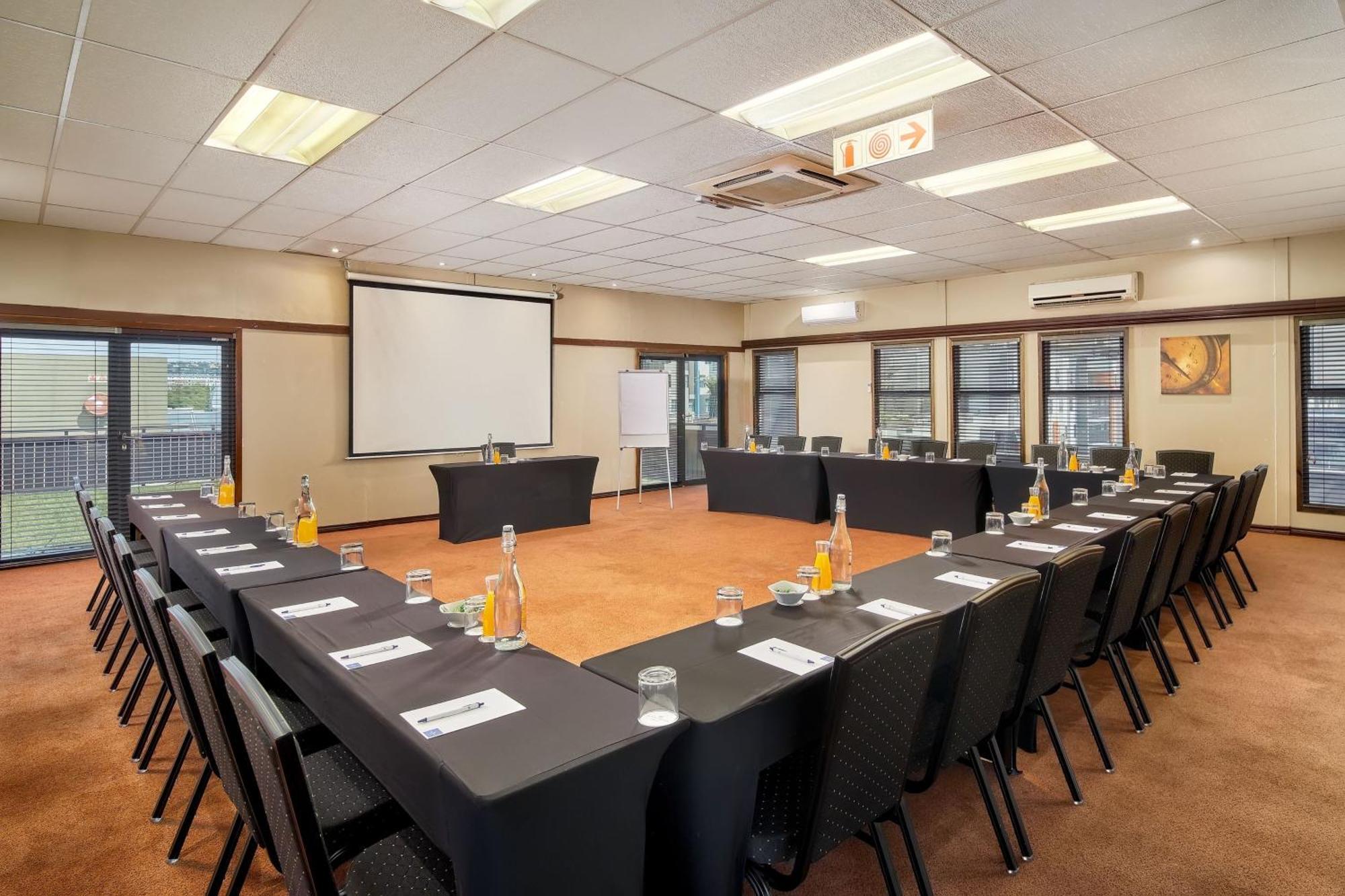 Protea Hotel By Marriott Pretoria Hatfield エクステリア 写真