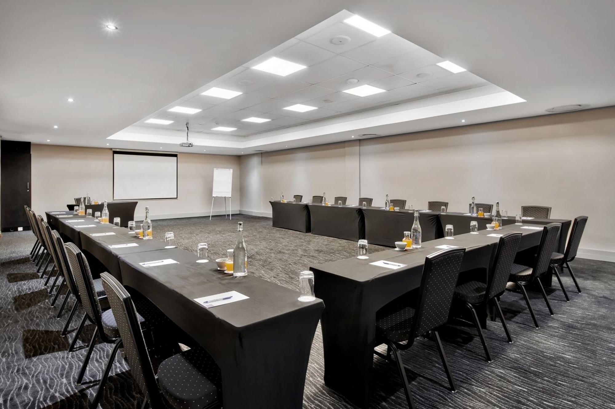 Protea Hotel By Marriott Pretoria Hatfield エクステリア 写真