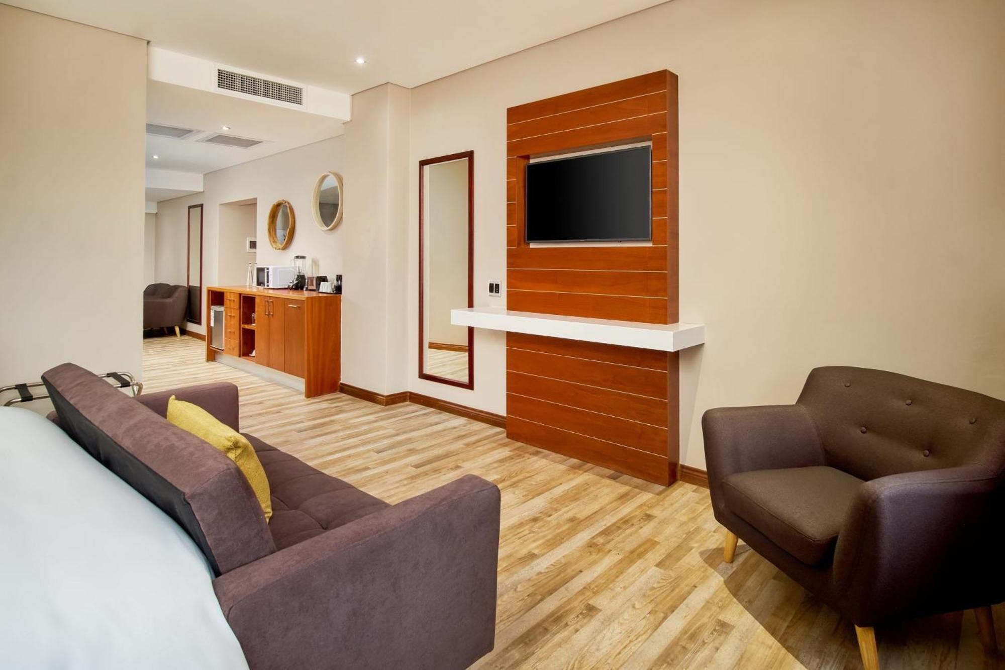 Protea Hotel By Marriott Pretoria Hatfield エクステリア 写真