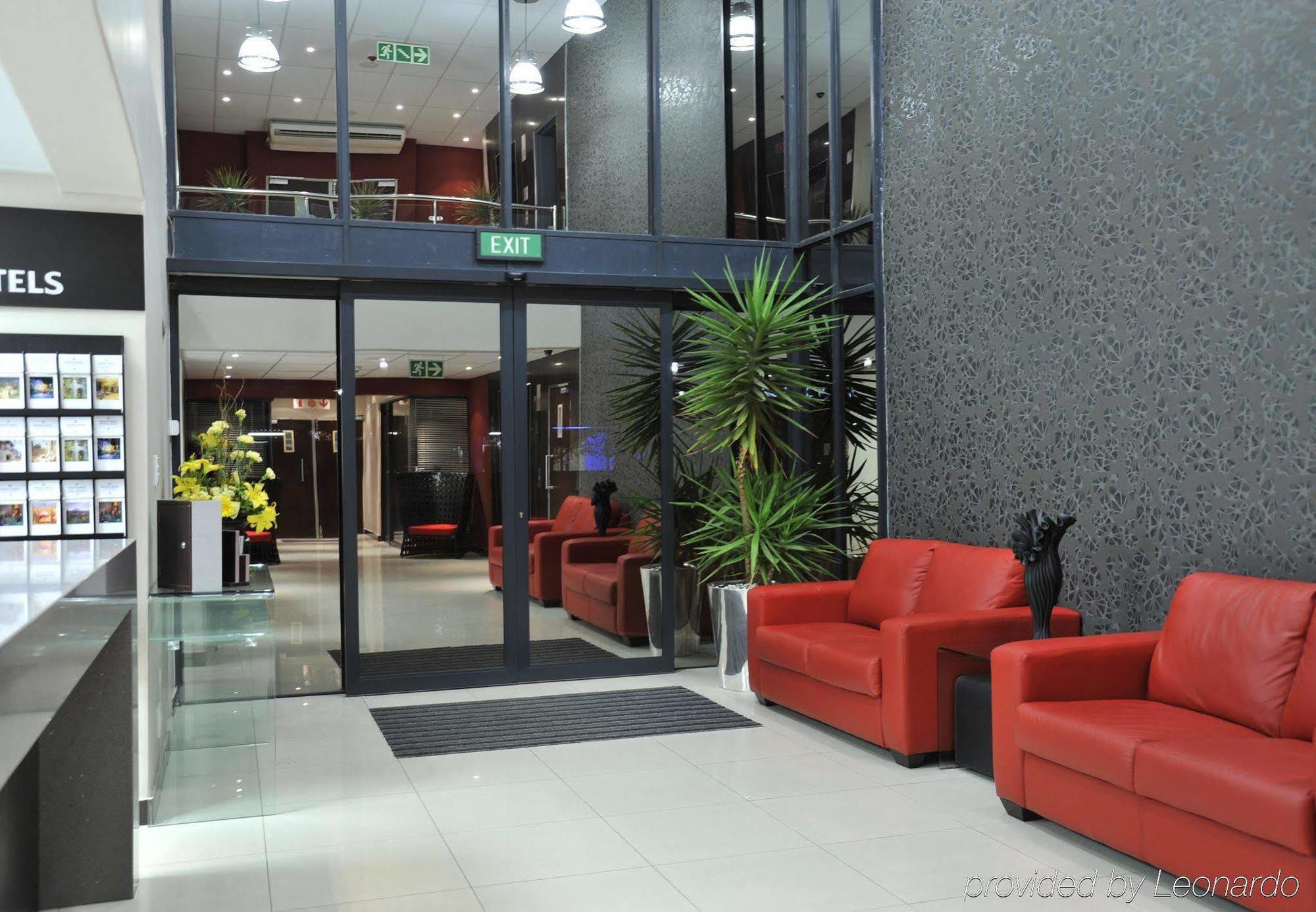 Protea Hotel By Marriott Pretoria Hatfield エクステリア 写真