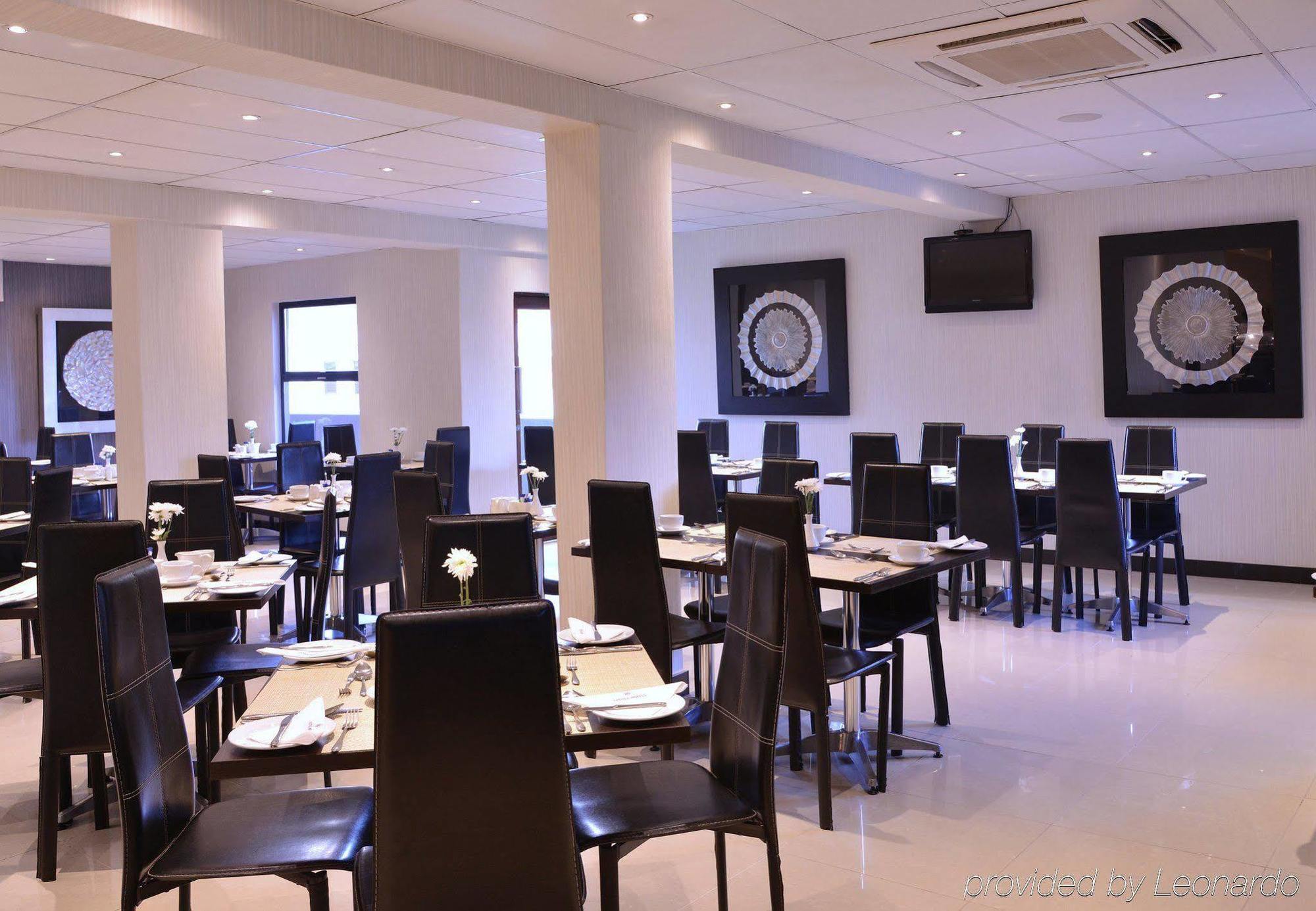 Protea Hotel By Marriott Pretoria Hatfield エクステリア 写真