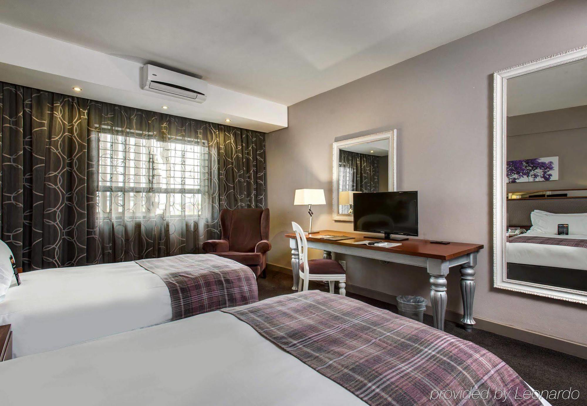 Protea Hotel By Marriott Pretoria Hatfield エクステリア 写真