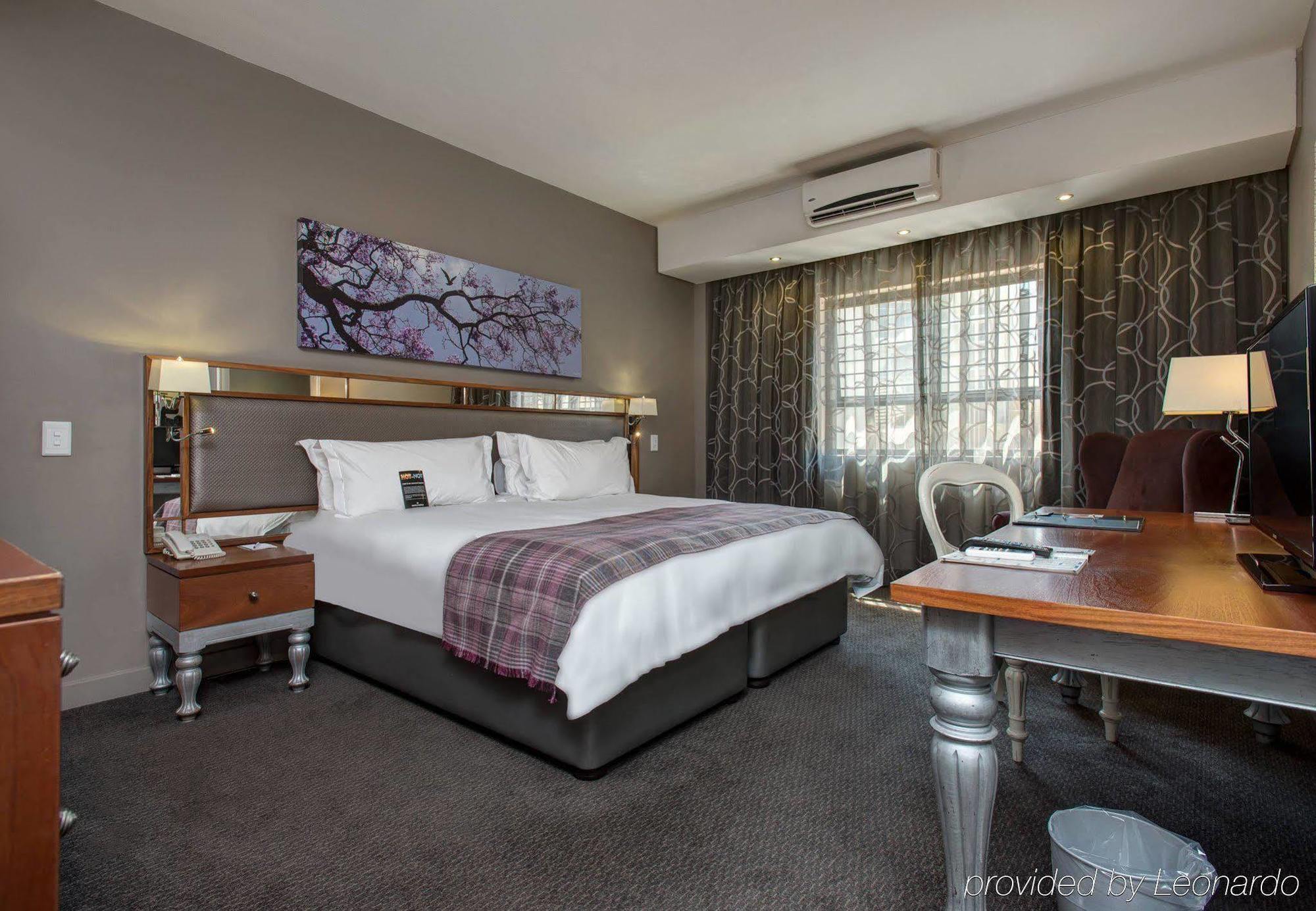 Protea Hotel By Marriott Pretoria Hatfield エクステリア 写真