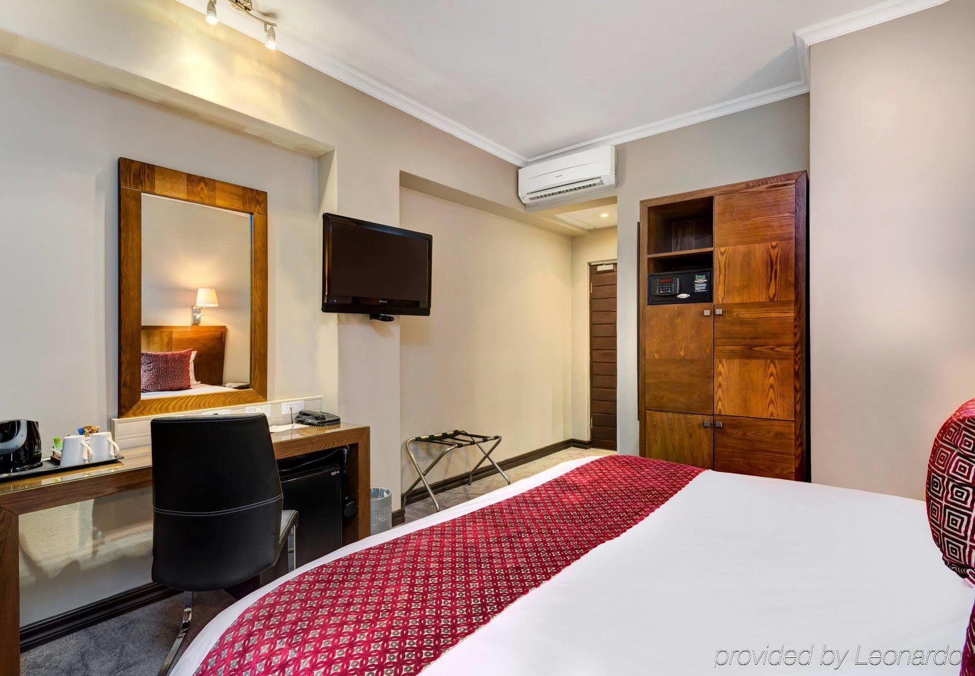 Protea Hotel By Marriott Pretoria Hatfield エクステリア 写真