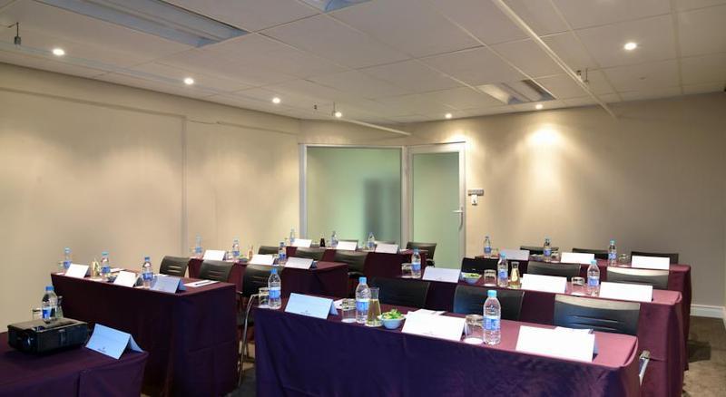 Protea Hotel By Marriott Pretoria Hatfield エクステリア 写真