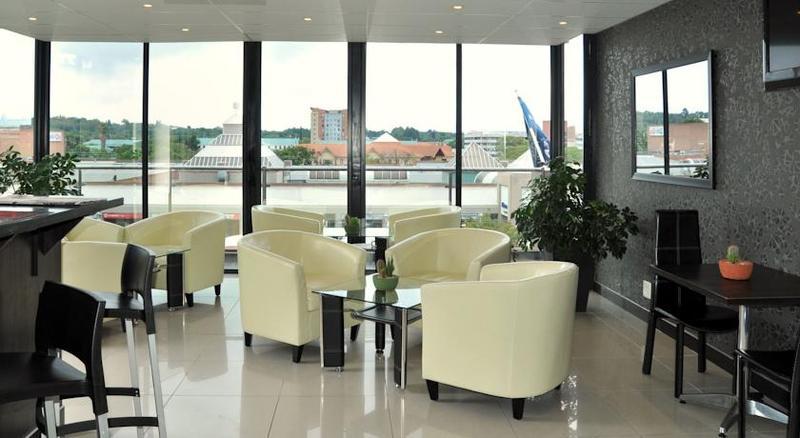 Protea Hotel By Marriott Pretoria Hatfield エクステリア 写真