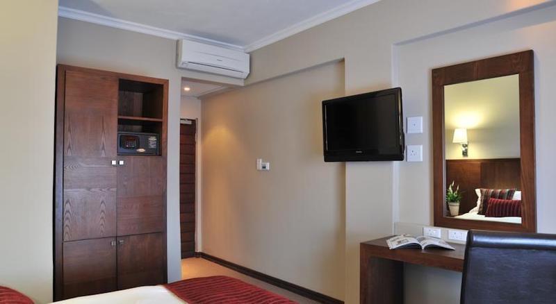 Protea Hotel By Marriott Pretoria Hatfield エクステリア 写真