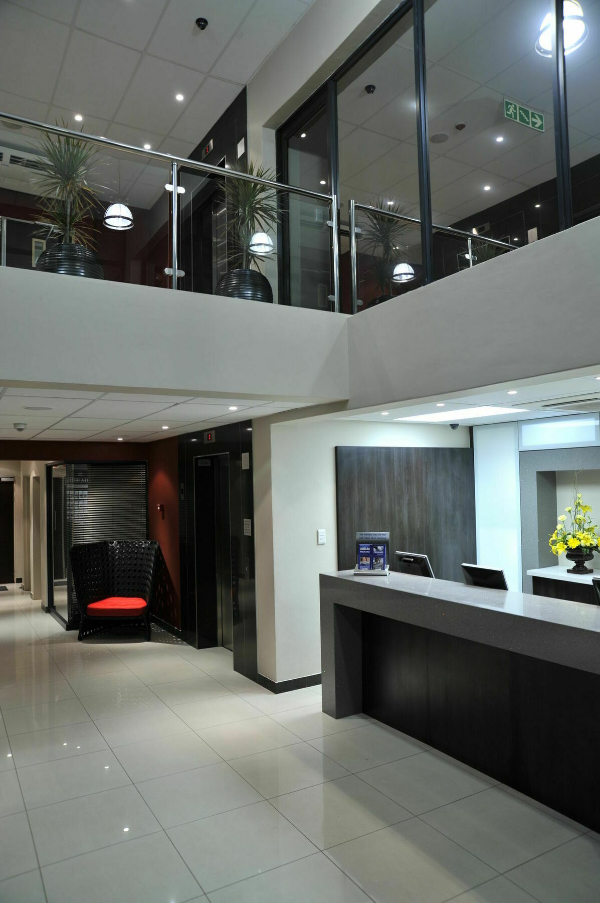 Protea Hotel By Marriott Pretoria Hatfield エクステリア 写真