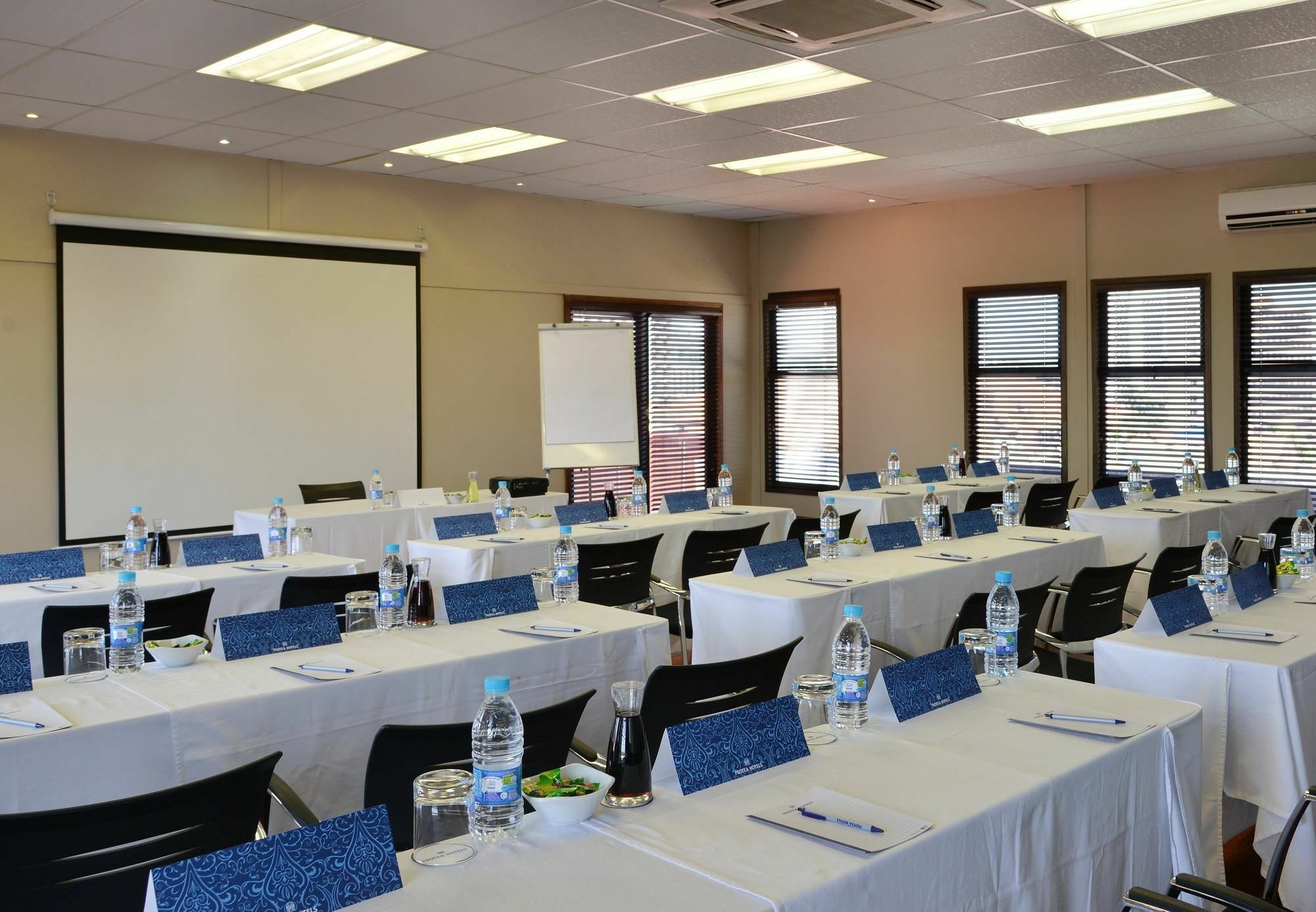 Protea Hotel By Marriott Pretoria Hatfield エクステリア 写真