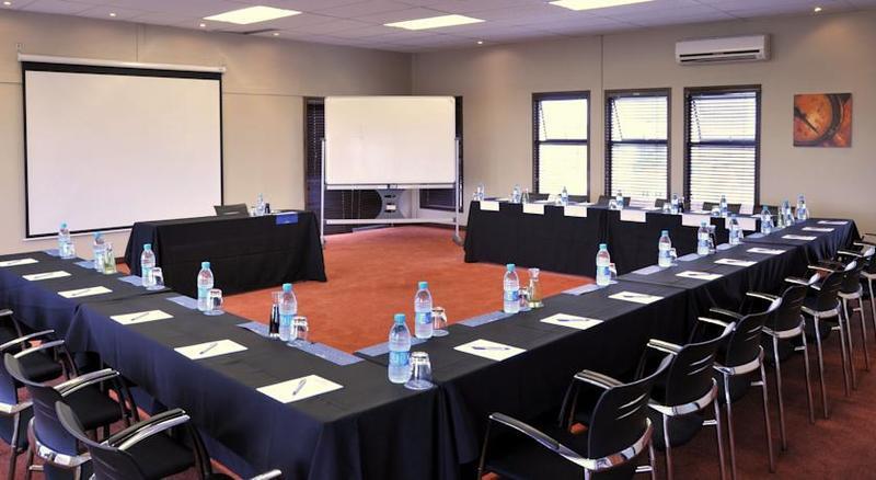 Protea Hotel By Marriott Pretoria Hatfield エクステリア 写真